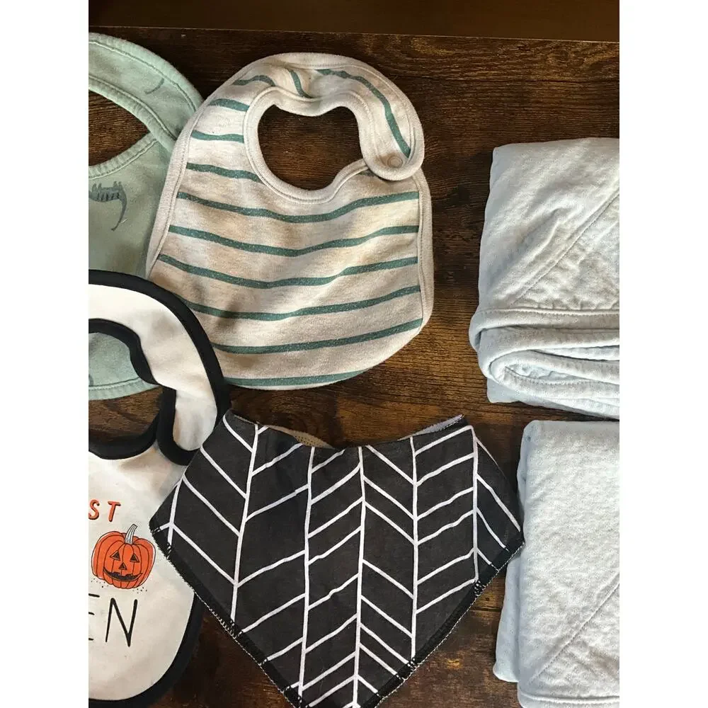 Lot of 8 Baby Bibs and 2 Blankets Various Colors Great Shape